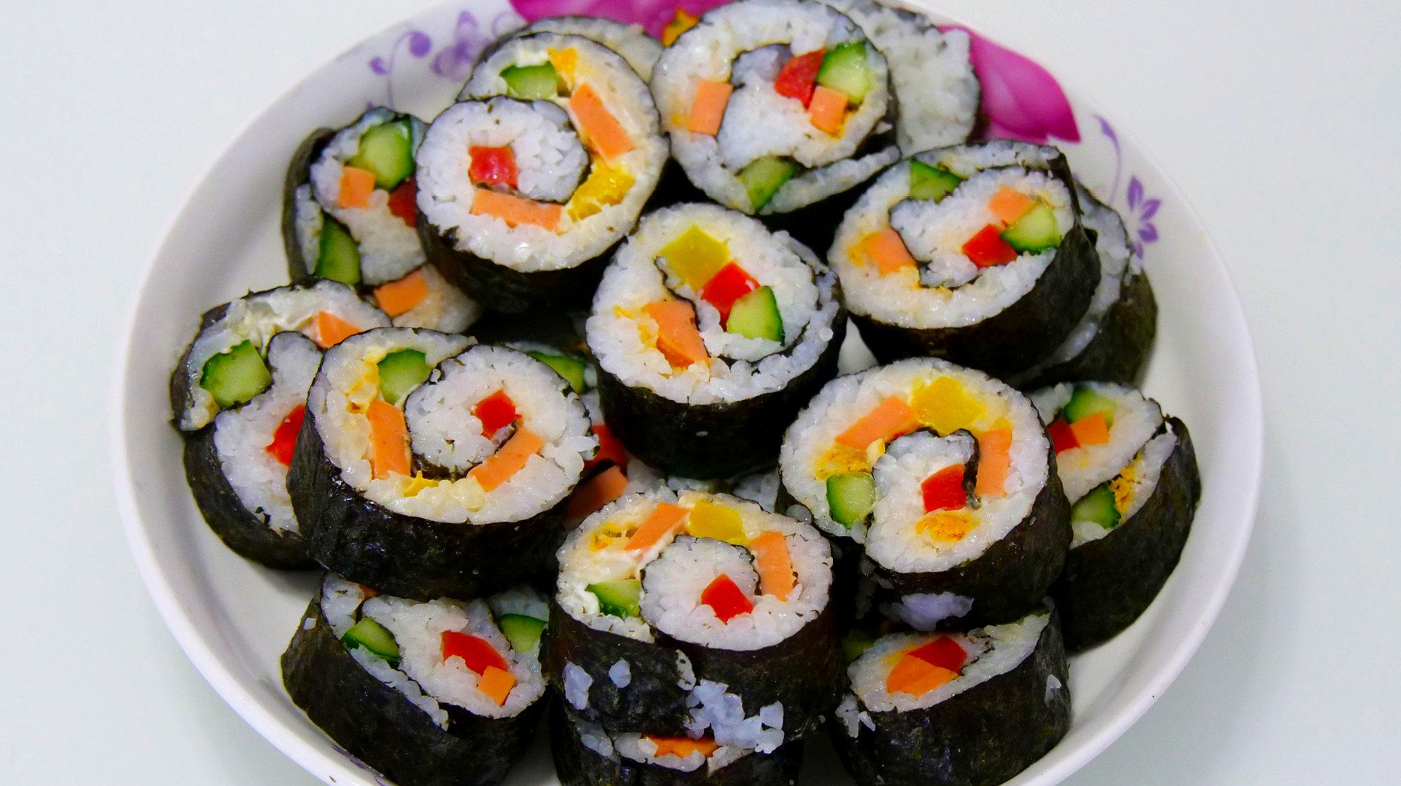 如何用简单的食材制作美味寿司