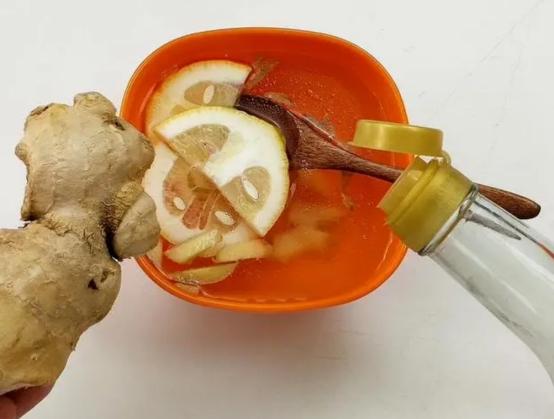 牛肉炖煮过程中如何防止干硬