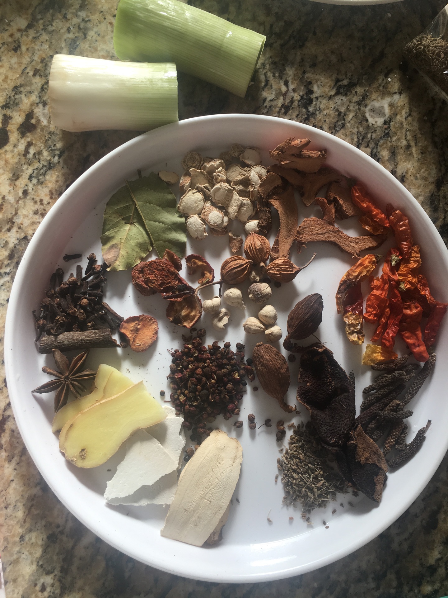 火锅中使用不同的香料提升风味