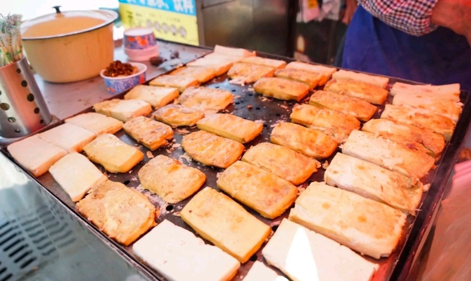 火锅中豆腐的切割技巧与形状选择